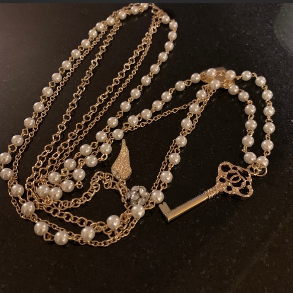Beautiful GUESS NECKLACE